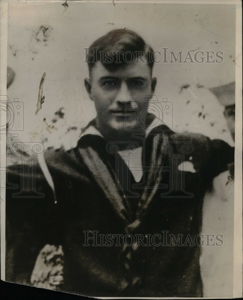Press Photo Military Man in Navy uniform - nea19822