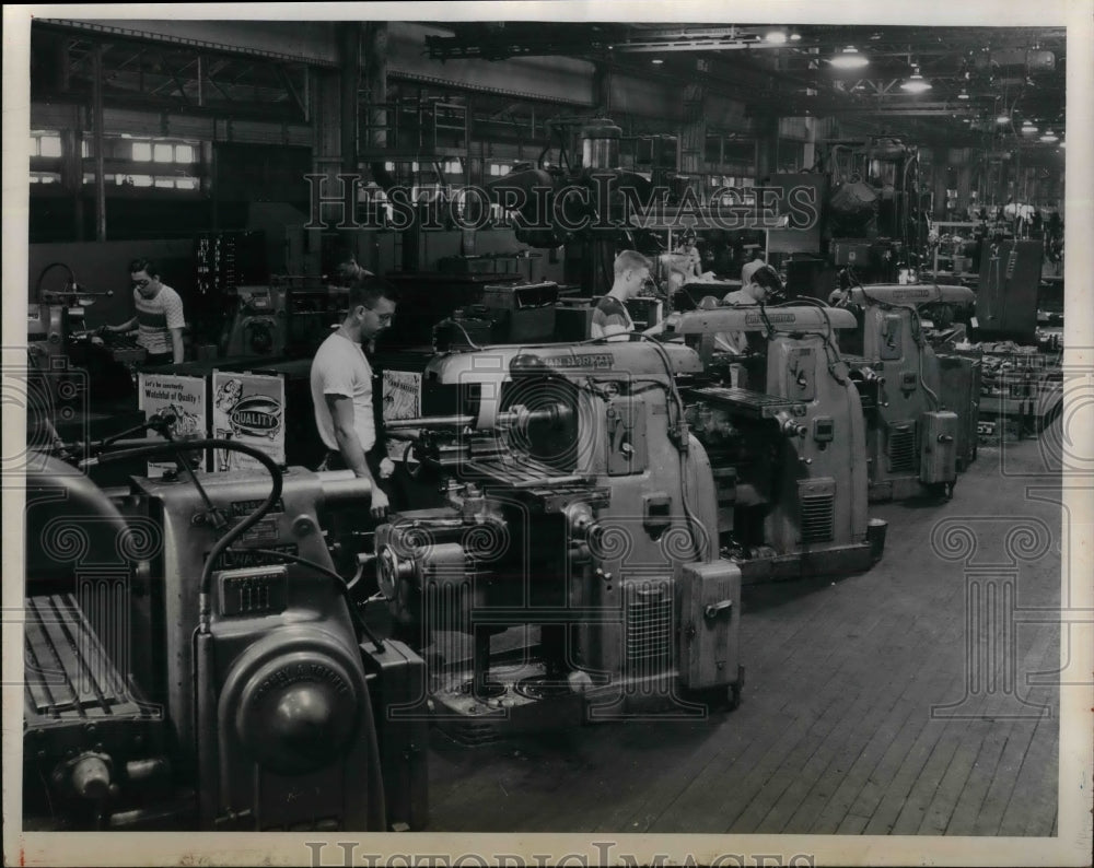 1951 Press Photo Westinghouse Apprentices Work With Machinery On Plant Floor