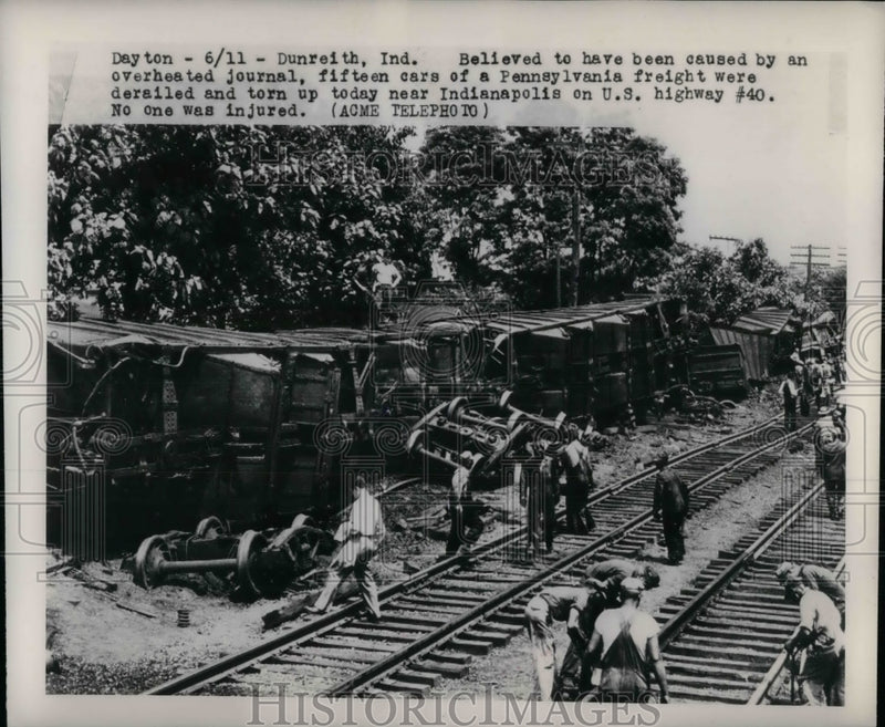 Load image into Gallery viewer, 1948 Press Photo Pennsylvania Freight Train Derailed at Dunreith, IN - nea20276
