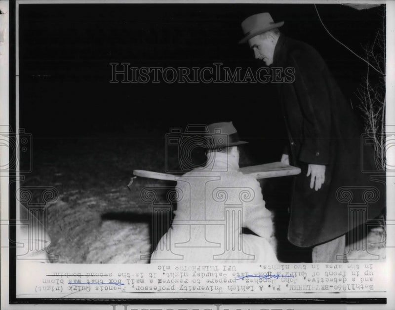 Load image into Gallery viewer, 1960 Press Photo Lehigh University Professor Francis Quirk, John Donchez
