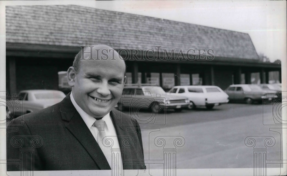 1969 Press Photo Ed Ewing, Store Manager stands inf front of new store.- Historic Images