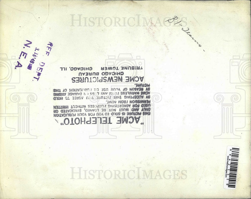 Load image into Gallery viewer, 1948 Press Photo White Sox at training, T Wright &amp; girls Humphreys,Robinson
