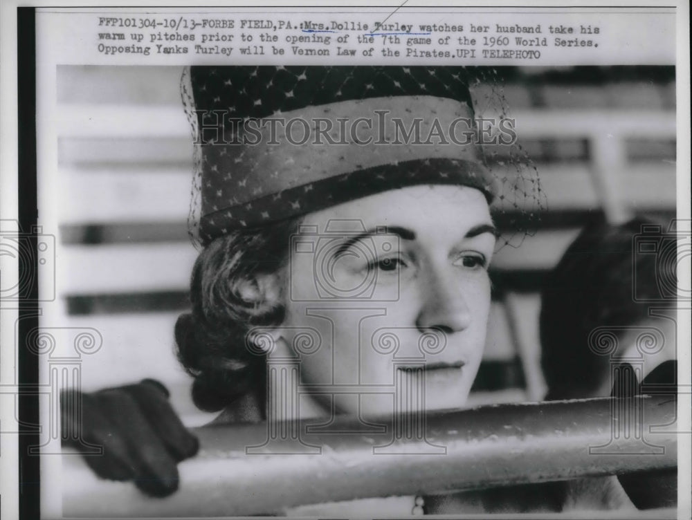1960 Press Photo Dollie Turley Watches Husband Yankee Pitcher Nikolas Turley