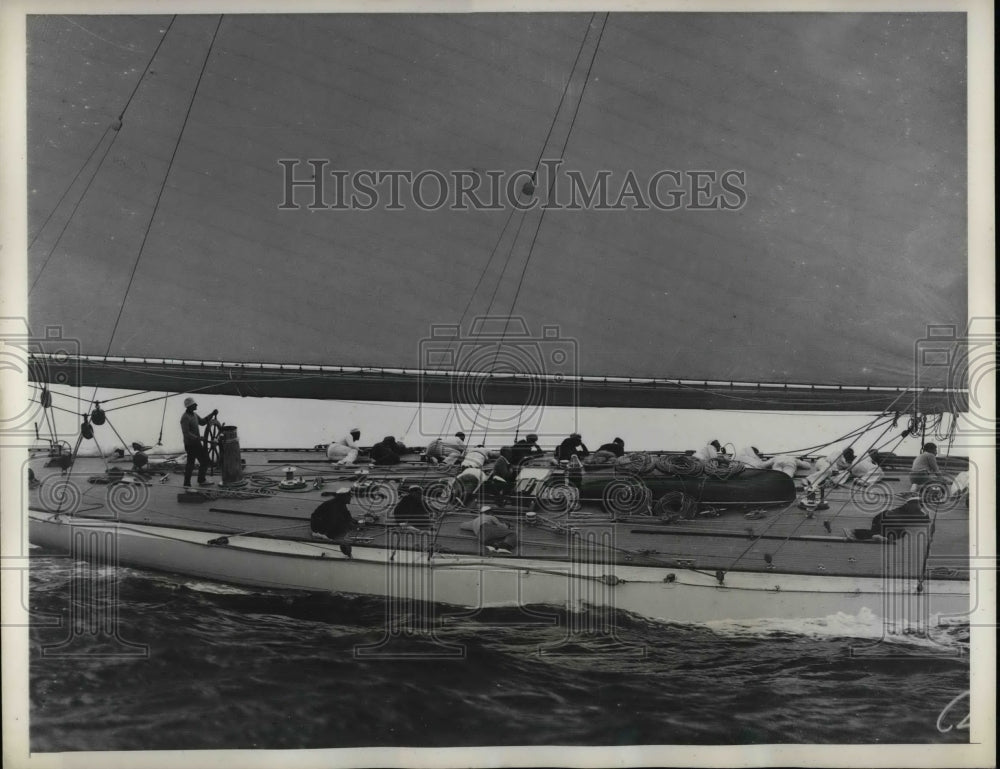 1964 Press Photo Former Navy Secretary Charles Adams Pilots Yankee In Astor Cup