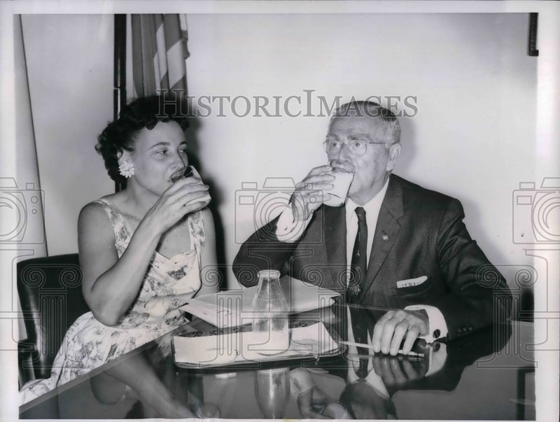 Load image into Gallery viewer, 1958 Press Photo Chicago Health Dept. testing Immune Milk to prevent allergies
