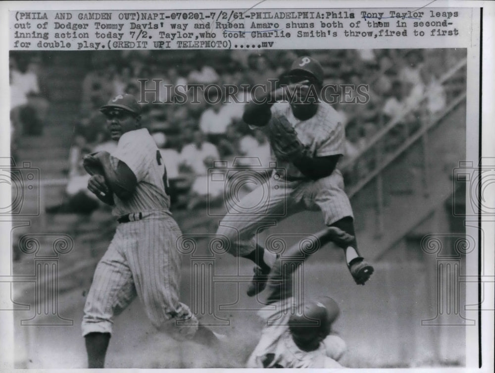 1961 Press Photo Phils Tony Taylor &amp; Dodgers Tommy West- Historic Images