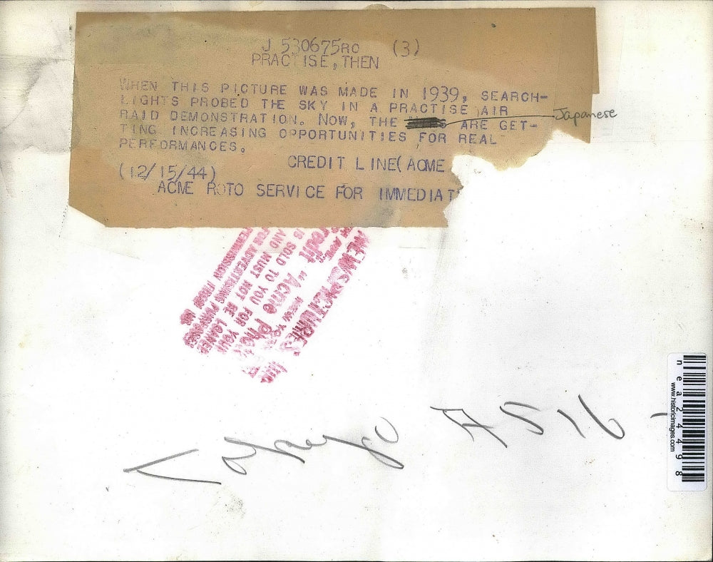 1944 Press Photo Search Lights in Sky Practicing for Air Raid - nea24498