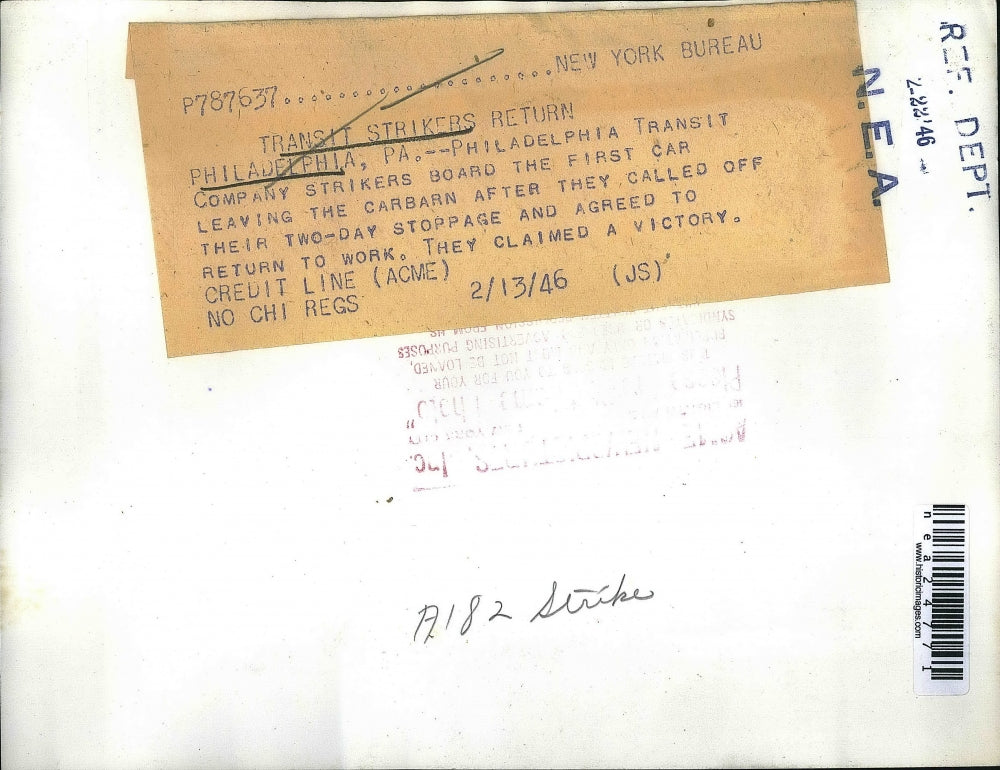 1946 Press Photo Philadelphia Transit Workers Board Bus At End Of Strike