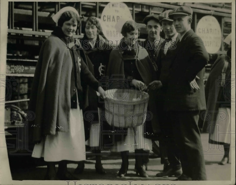 Load image into Gallery viewer, 1926 Press Photo Nurses collecting Charity Hospital Donations - nea27444
