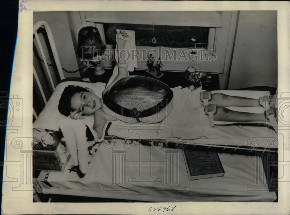 1939 Press Photo Breen Hogan Emergency Lung for Polimtelitis Condition