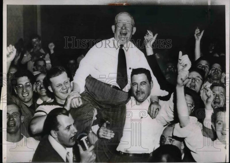 Load image into Gallery viewer, 1950 Press Photo Phil Conahan IUE-CIO local president carried over the shoulders
