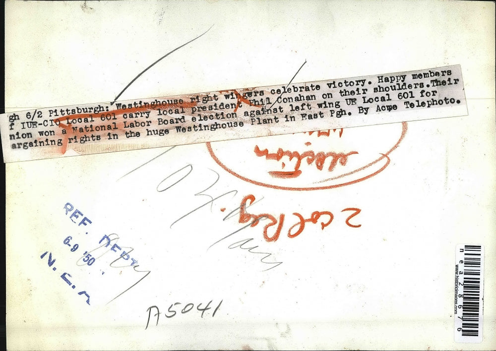 1950 Press Photo Phil Conahan IUE-CIO local president carried over the shoulders