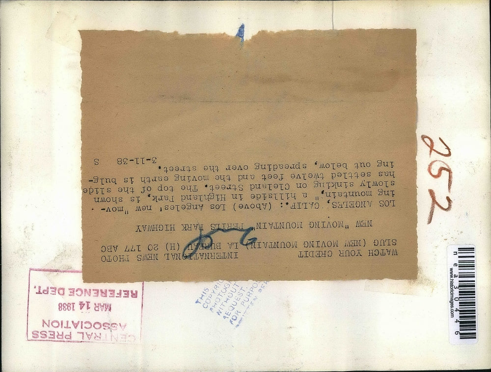 1938 Press Photo LA, Calif. hillside sliding onto a road at Cleland Street