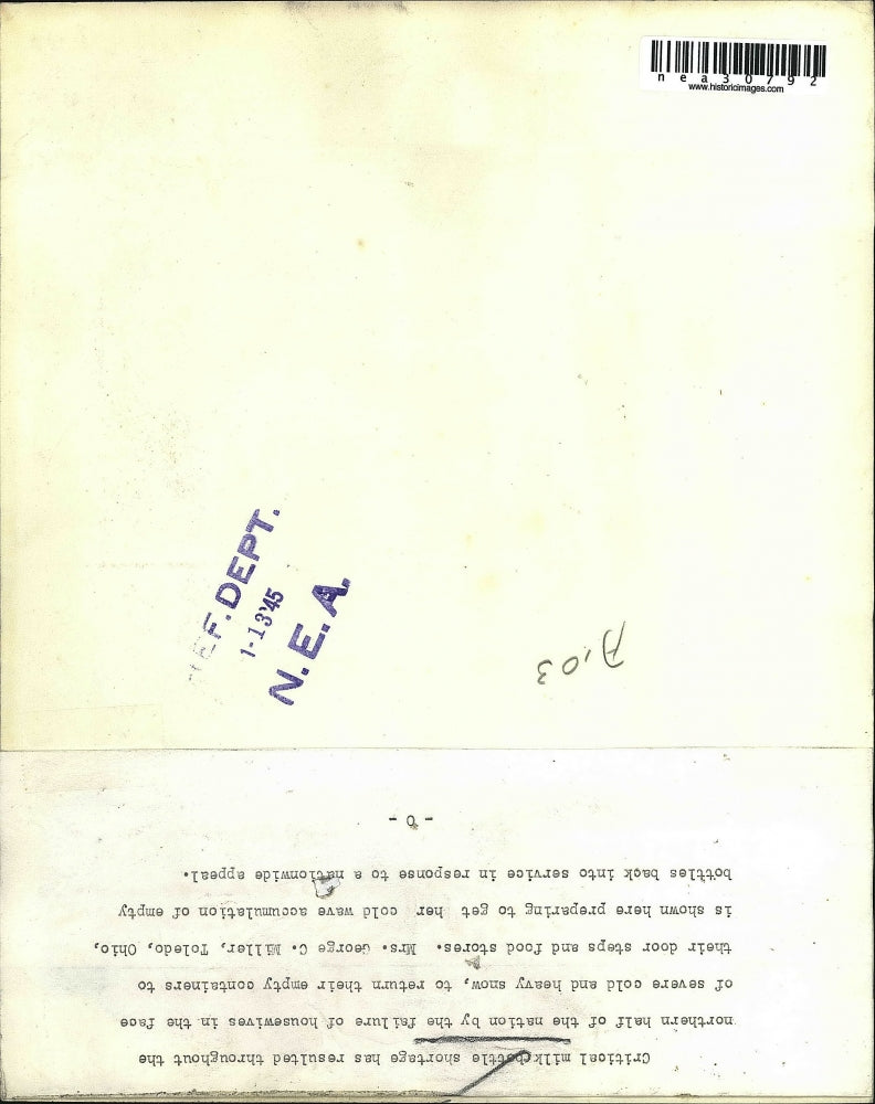 1945 Press Photo Mrs. George C. Miller of Toledo with Milk Bottles - nea30792