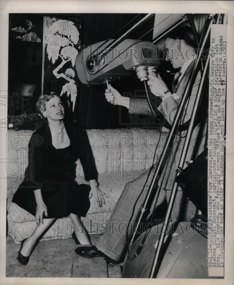 1950 Press Photo Actress Faye Emerson, Camerman Hugh Lynch- Historic Images