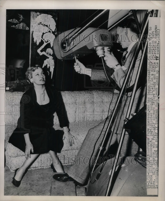 1950 Press Photo Actress Faye Emerson, Camerman Hugh Lynch- Historic Images