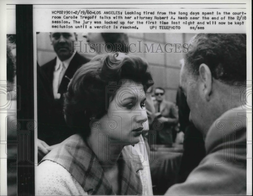 1960 Press Photo Carole Tregoff, talked with her Atty. waiting for Jury Verdict.