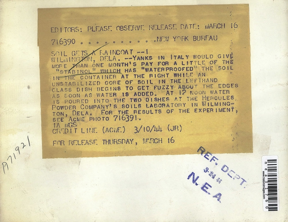 1944 Press Photo Stabinol Experiment On Soil Samples In Laboratory - nea31760