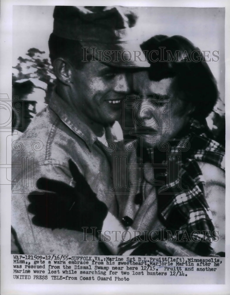 1955 Press Photo Marine Sergeant D L Pruitt Rescue, Dismal Swamp Marjorie Martin