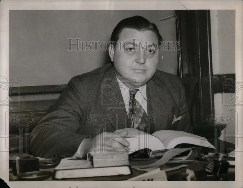 Load image into Gallery viewer, 1938 Press Photo Charles Edward Earnhardt, youthful GA director of LWOC who
