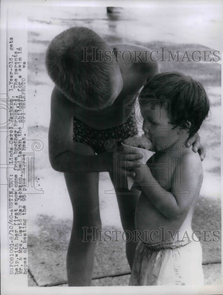 Load image into Gallery viewer, 1960 Press Photo Linda Carol Jackson &amp; Brother Bruce Helping With 1st Snow Cone
