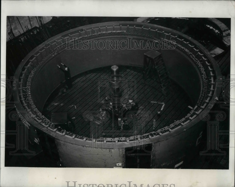 Load image into Gallery viewer, 1941 Press Photo waterwheel generator being made at Westinghouse Company
