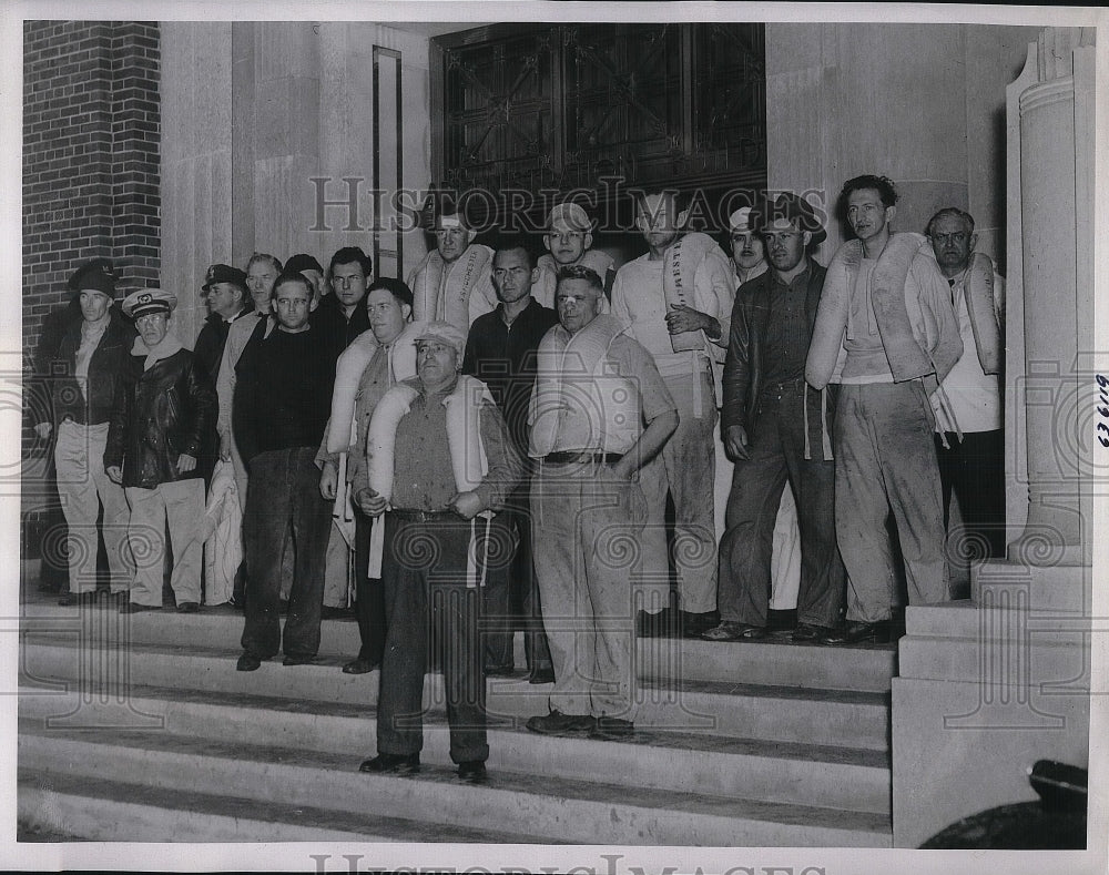 1942 Press Photo Crew of Tanker Rochester Rescued from Torpedo Tanker