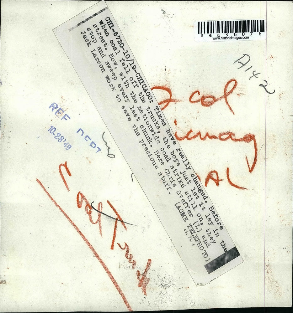 1949 Press Photo Chris Steffer and Jack Larson Sweeping Coal During Coal Strike