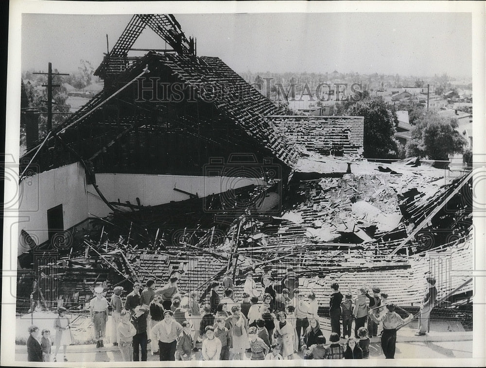 1935 Press Photo 12 Children Escape Fire In Hebron Community Center Church In LA