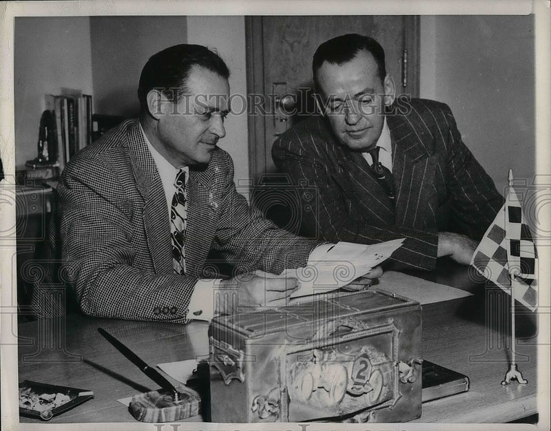 Load image into Gallery viewer, 1949 Press Photo Tom Milton &amp; Wilbur Shaw Looking at Early Entries Indianpolis
