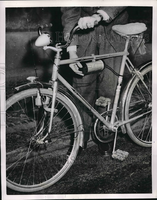 1954 Press Photo Bicycle Displaying Radio Attached To Bike Frame - nea41437