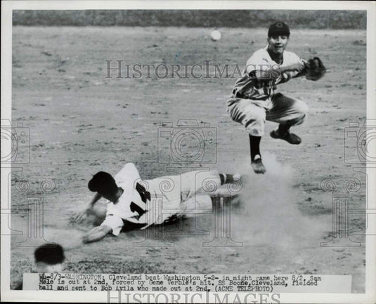 1951 Press Photo Bob Avila puts out Sam Mele in Cleveland at Washington baseball- Historic Images