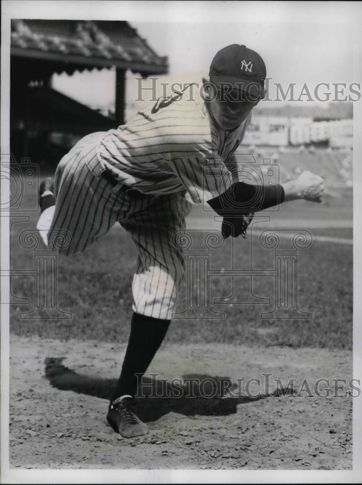 1939 Press Photo Atley Donald Pitcher New York Yankees 12th Victory MLB Baseball