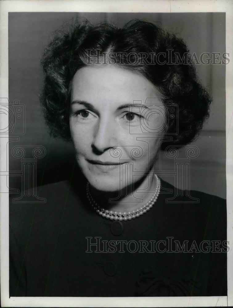 Load image into Gallery viewer, 1944 Press Photo Frances Hutt Dewey Wife Of NY Governor &amp; Presidential Candidate
