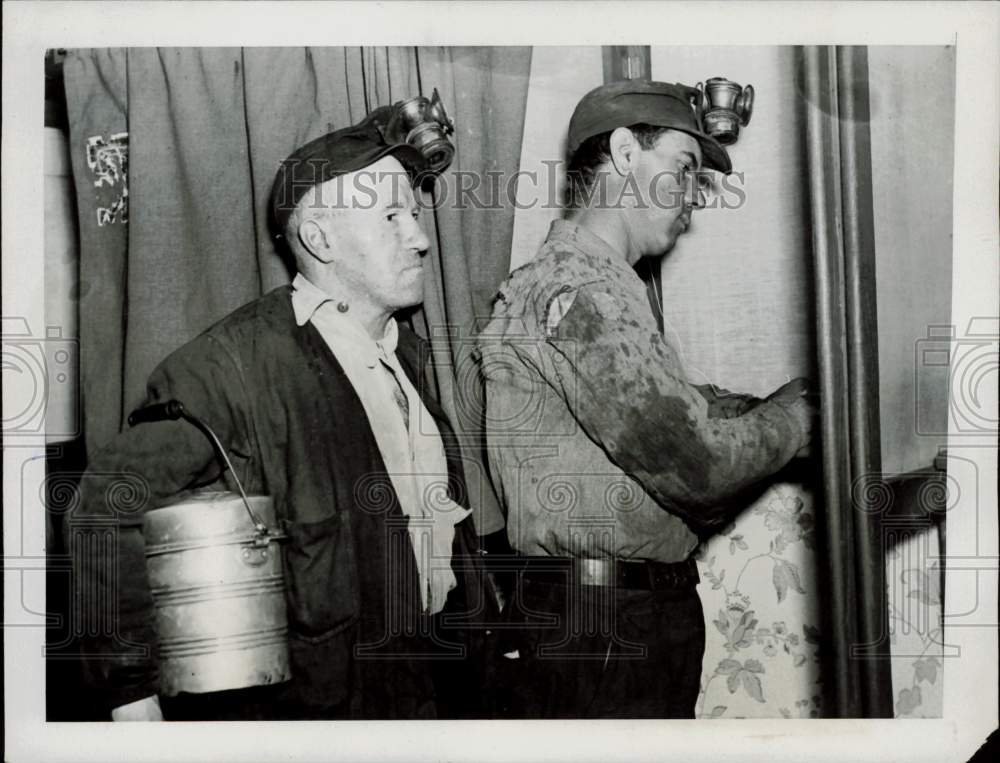 1938 Press Photo Coal miners Elsworth Morton and Charles Poland vote in Maryland- Historic Images