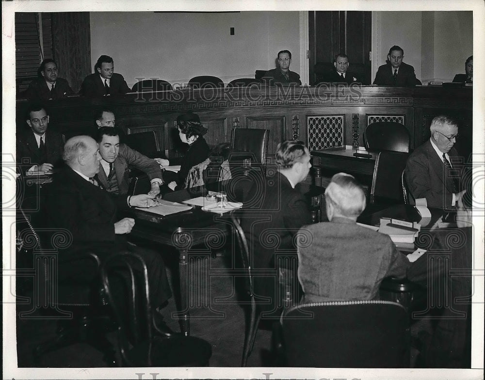 1942 Press Photo Rubber Director William Jeffers Speaks To Senate Committee