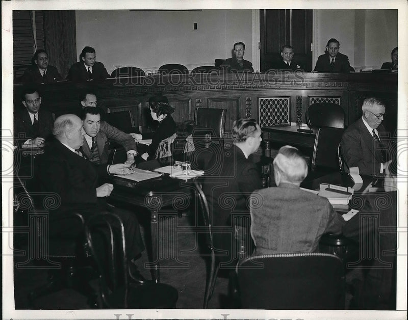 Load image into Gallery viewer, 1942 Press Photo Rubber Director William Jeffers Speaks To Senate Committee
