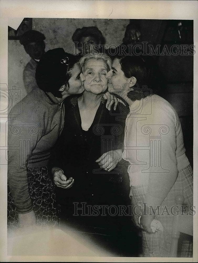 1939 Press Photo Mrs Tom Curotte & daughters Mrs A marion, Mrs F Robert