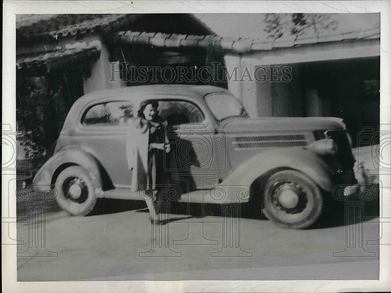 Load image into Gallery viewer, 1944 Press Photo Mrs. Marion Berger before she went missing
