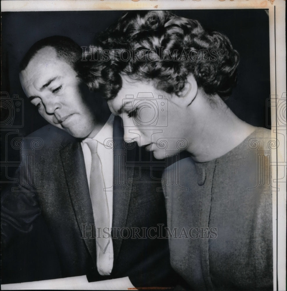 1959 Press Photo Carol Tregoff, Attorney Rexford Eagan, Trial for Murder