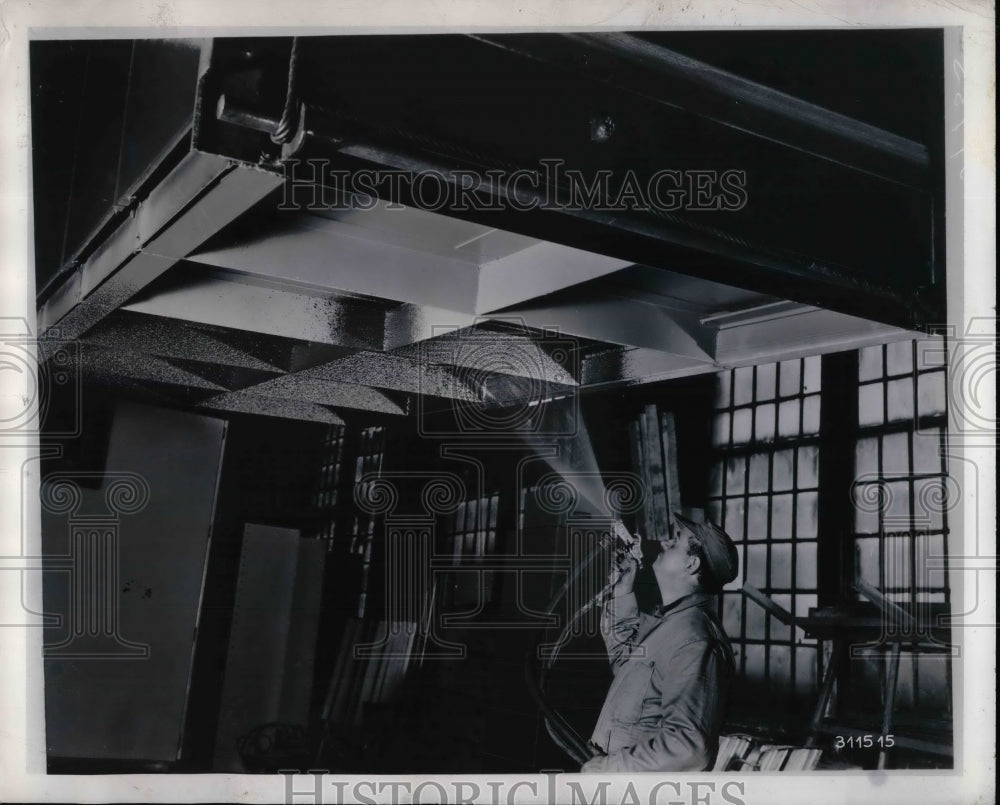 1947 Press Photo All-Weather Undersurface Coating at Westinghouse Electric Corp.