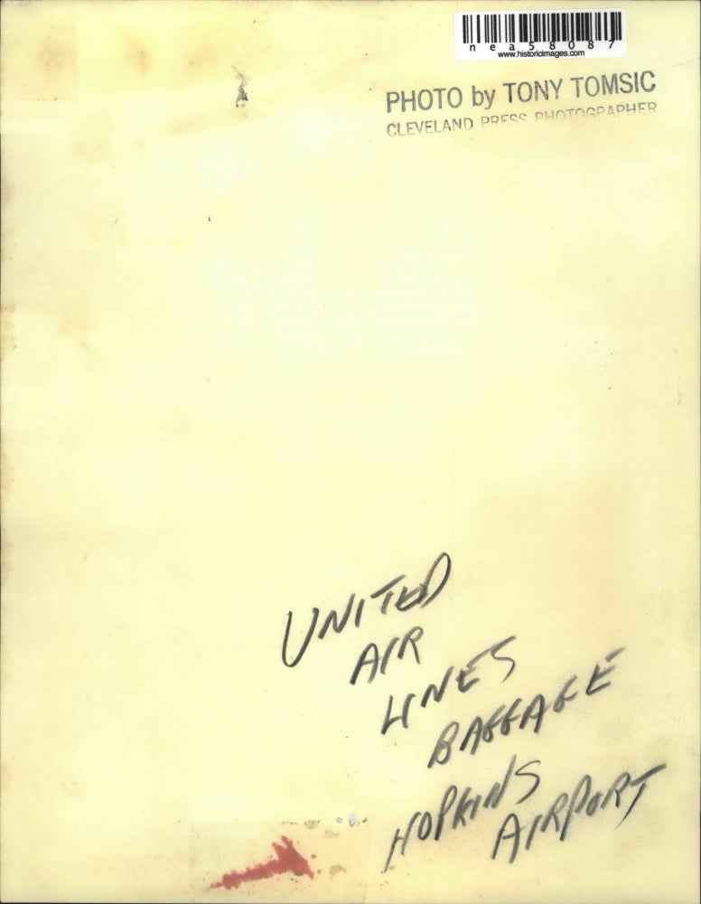 Press Photo United Airlines baggage dept. at Hopkins Airport
