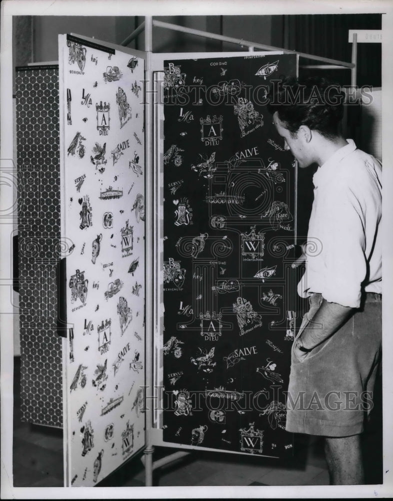 1953 Press Photo Wallpaper With Greeting Phrases in Different Language