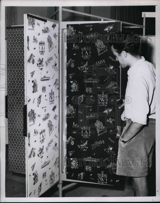 1953 Press Photo Wallpaper With Greeting Phrases in Different Language