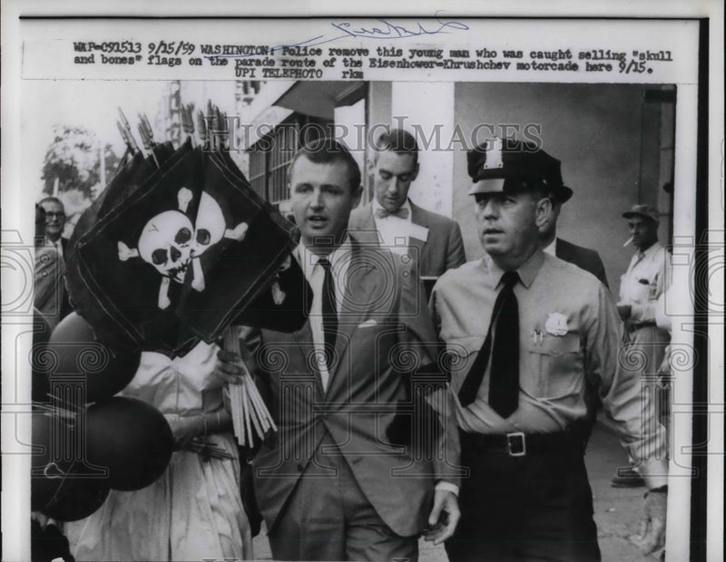 Load image into Gallery viewer, 1959 Press Photo Police with man caught selling skill and bones flags
