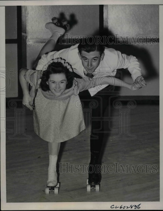 1941 Press Photo Mary Keating & Donald Homans in Roller Skate Meet, Cleveland- Historic Images