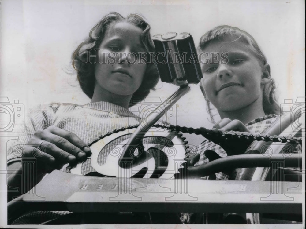 1960 Press Photo Rita Jansky, Sharon Bora, Maintenance of Bicycles - nea66453