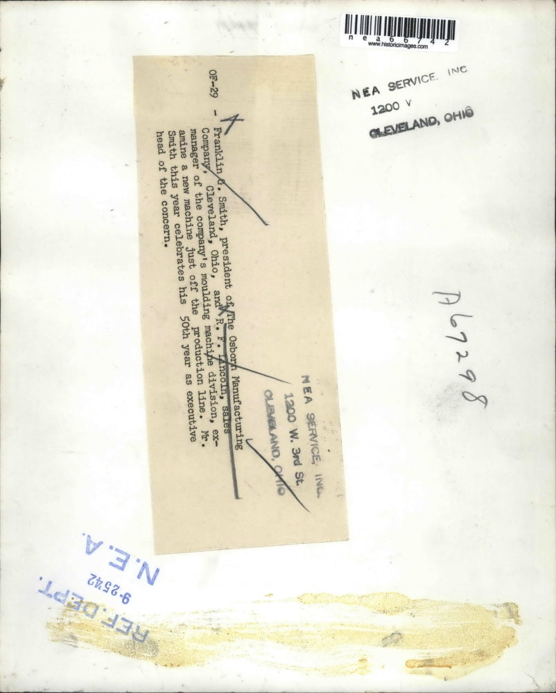 1942 Press Photo Franklin Smith, R F Lincoln Examines New Machine Off Line