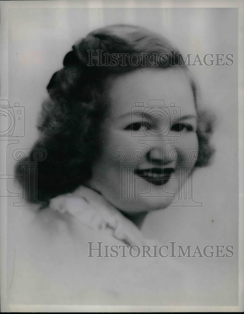 1945 Press Photo Mary Louise Koehnen, sends fan mail to Gen DE Eisenhower