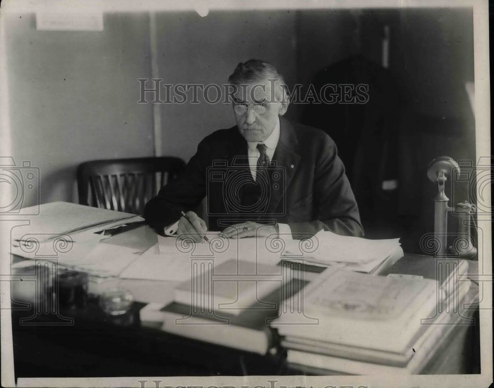 1924 Press Photo HJ Hole of Census Bureau